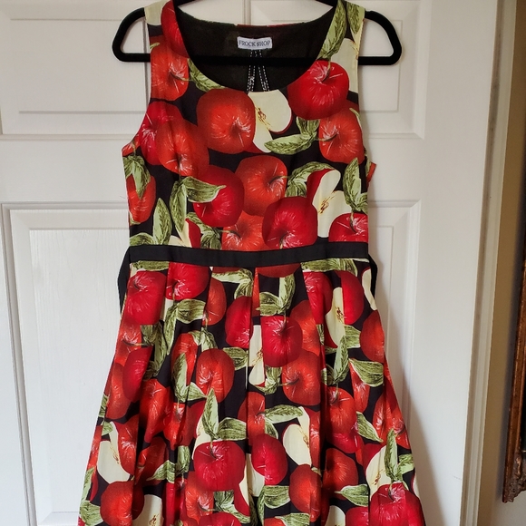 APPLE DRESS IN BLACK/RED - Picture 2 of 7